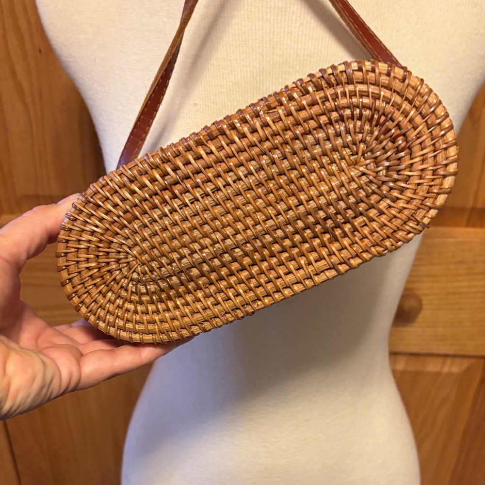 Handwoven Rattan Shoulder Bag in Natural Brown - Picture 5 of 5